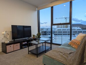 Fernseher, Tischtennisplatte