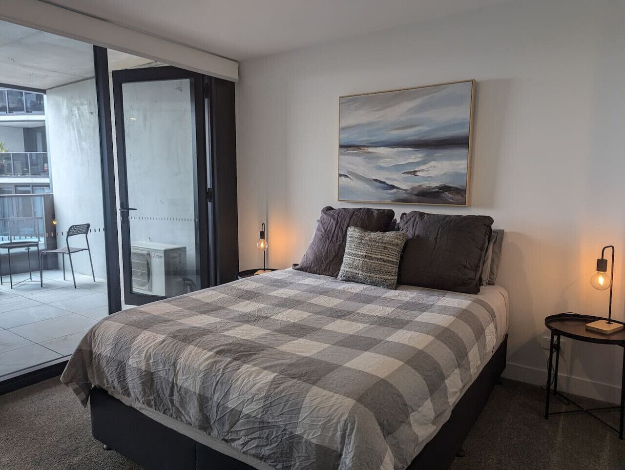 Desk, iron/ironing board, WiFi, bed sheets