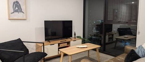 Fernseher, Tischtennisplatte