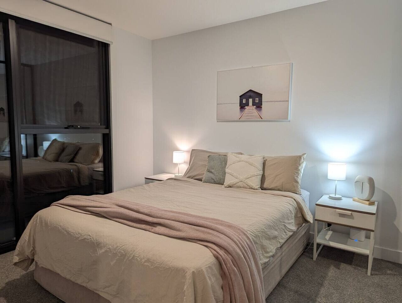 1 slaapkamer, een bureau, een strijkplank/strijkijzer, wifi