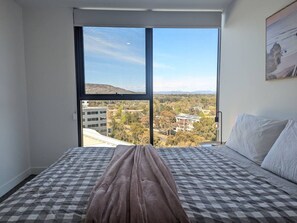 1 slaapkamer, een strijkplank/strijkijzer, wifi, beddengoed