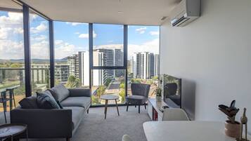 TV, mesa de pingue-pongue