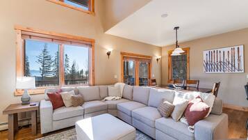 Televisor intel·ligent, llar de foc, oficines i pantalles d'ordinador