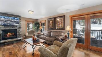 Smart TV, fireplace, offices, computer monitors