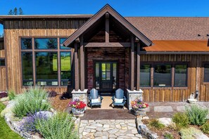 المنشأة من الخارج