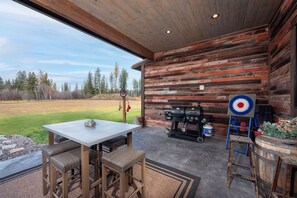 تناول الطعام بالخارج