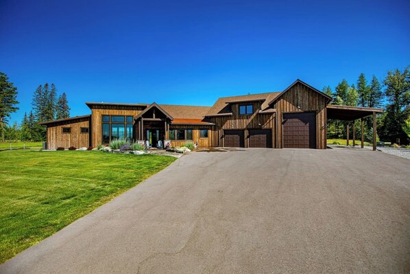 المنشأة من الخارج