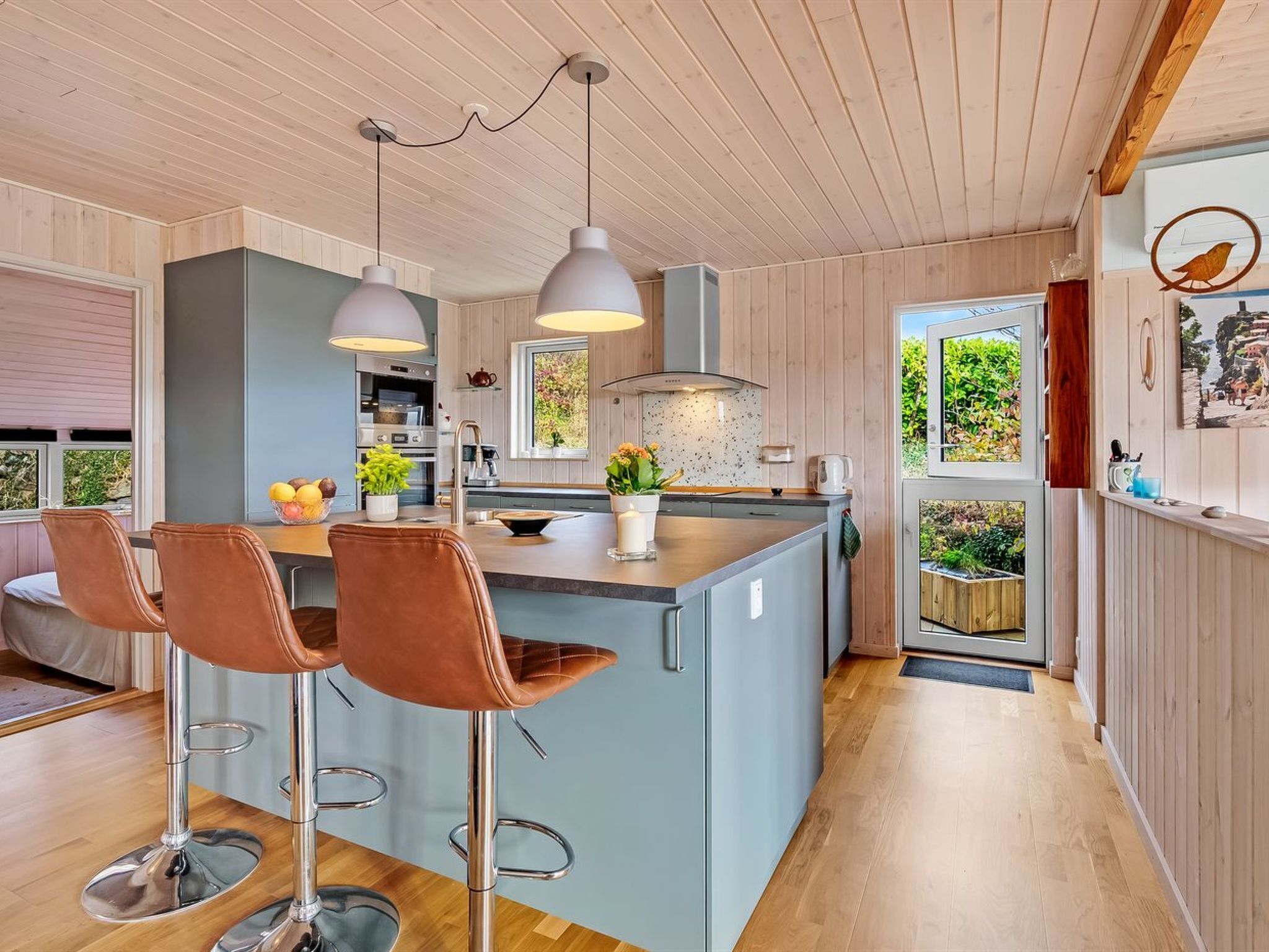 Fridge, microwave, dishwasher, cookware/dishes/utensils