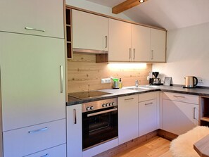 ثلاجة، غسالة أطباق، مستلزمات طهي/أطباق/أوعية