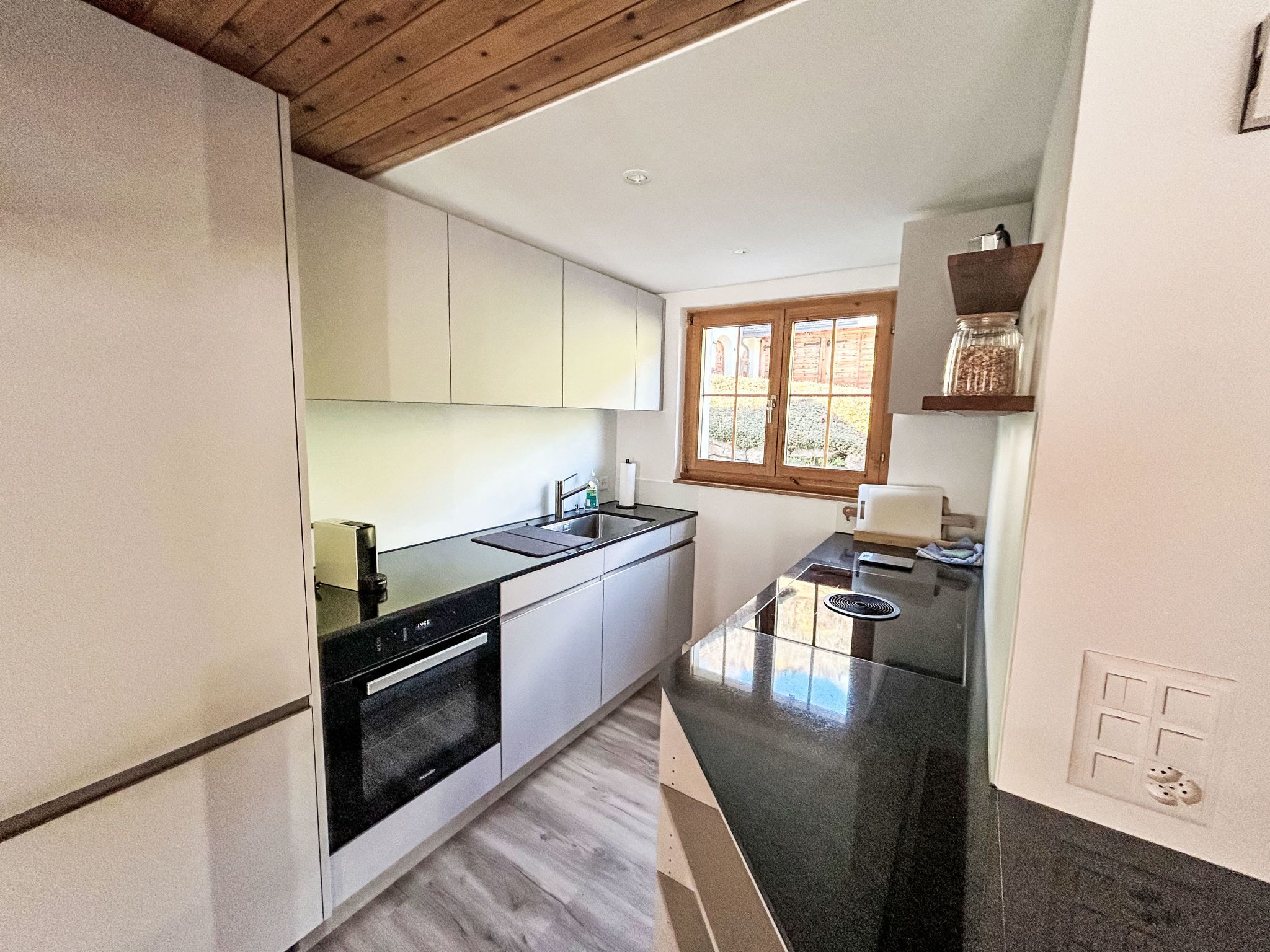 ثلاجة، فرن، غسالة أطباق، مستلزمات طهي/أطباق/أوعية