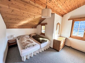 3 عدّة غرف نوم ومكتب وخدمة الإنترنت