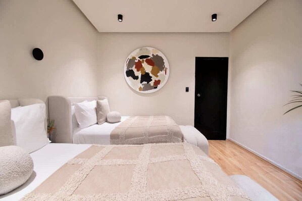 9 habitaciones, tabla de planchar con plancha, wifi y ropa de cama 
