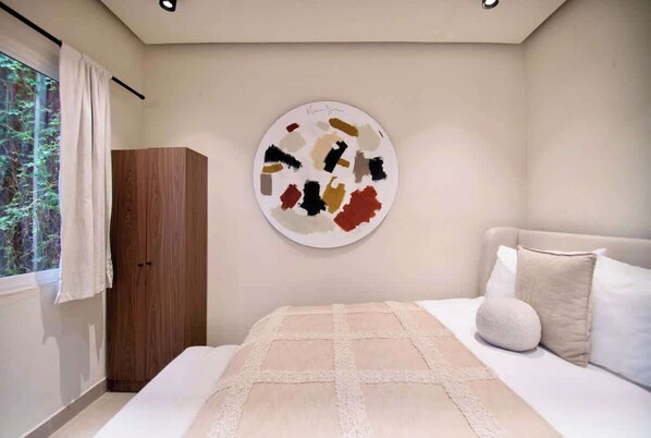 9 habitaciones, tabla de planchar con plancha, wifi y ropa de cama 