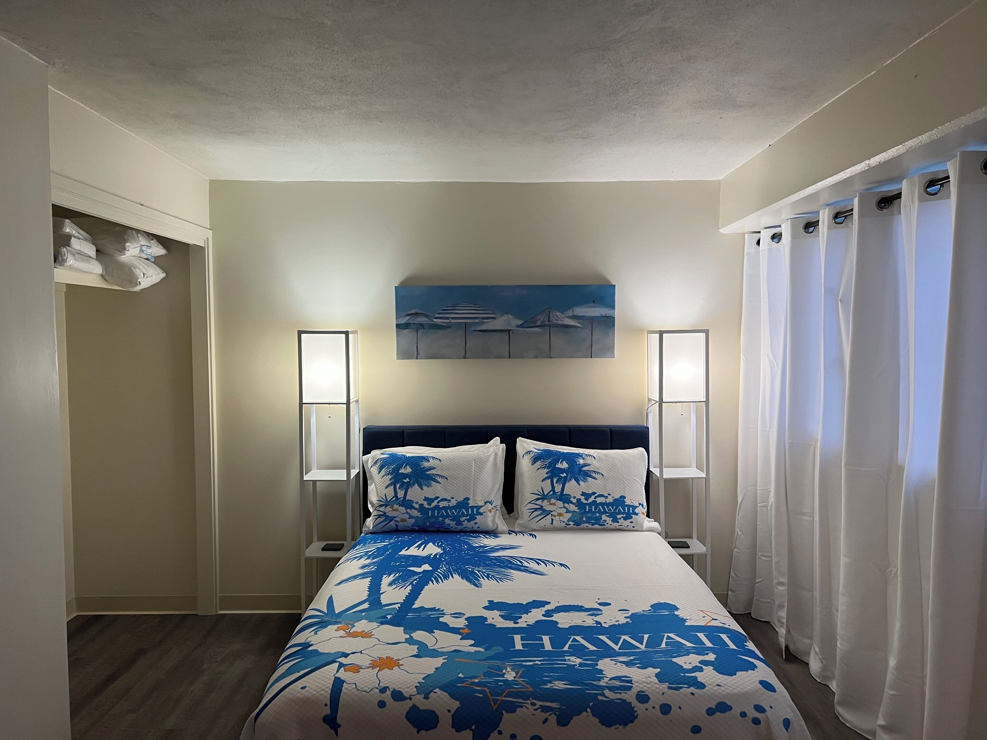 2 bedrooms, desk, iron/ironing board, travel crib