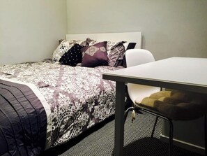 2 bedrooms, iron/ironing board, internet, bed sheets