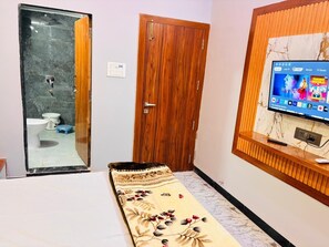 豪華雙人房 | 浴室 | 淋浴設備、毛巾、肥皂、洗髮精