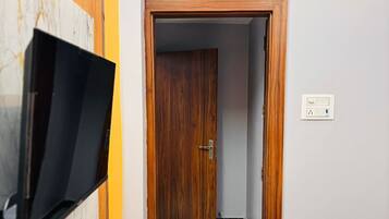 Deluxe Double Room | Room amenity