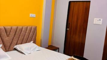 Deluxe Double Room | Bathroom | Shower, towels, soap, shampoo