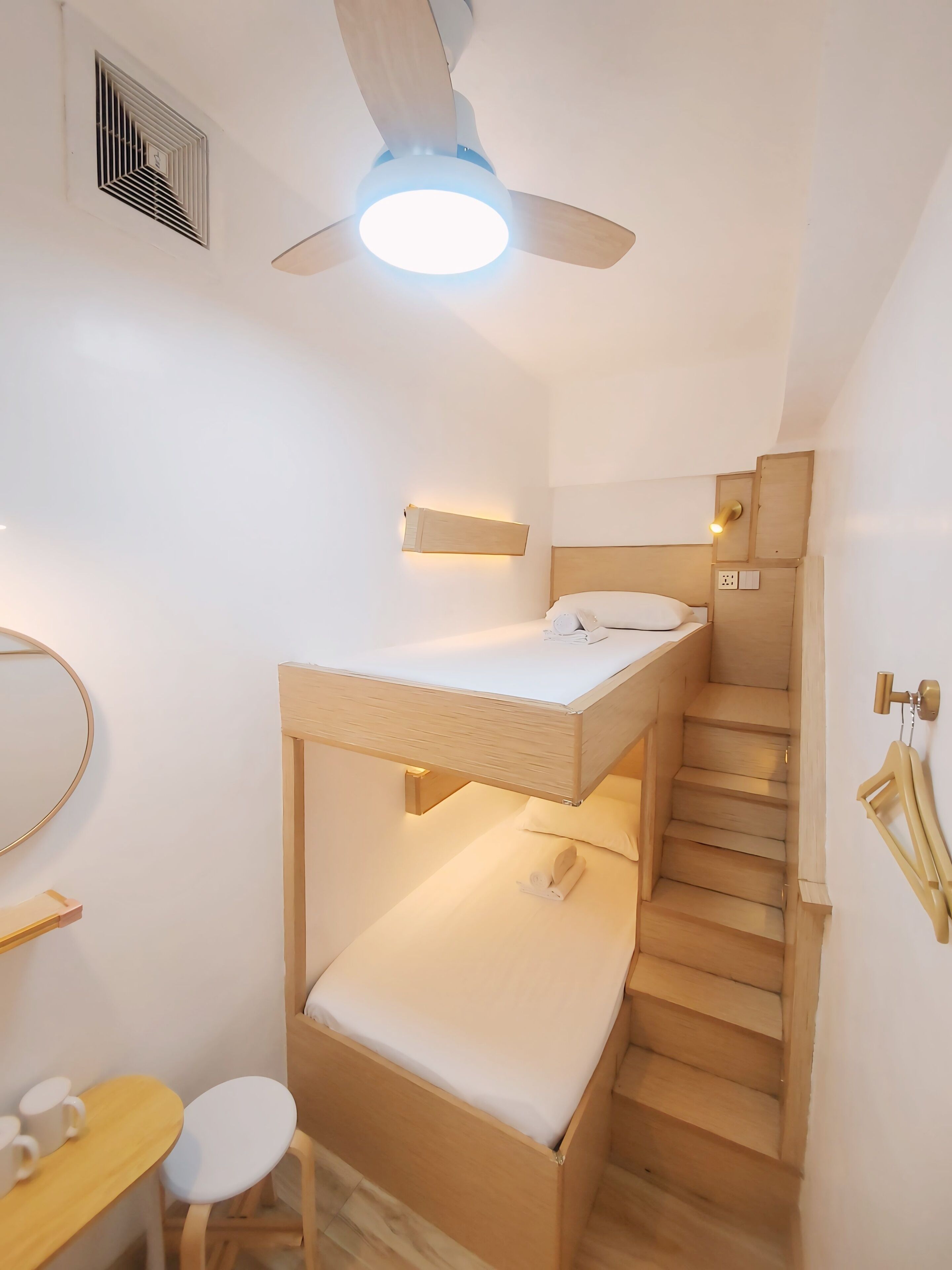 Decoración personalizada, muebles diferentes y wifi gratis 