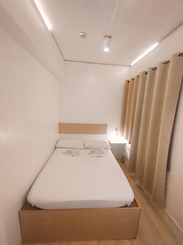 基础双人房 | 特色装修、特色家居、免费 WiFi、床单