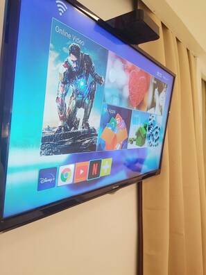 Deluxe Quadruple Room | Individually decorated, individually furnished, free WiFi, bed sheets