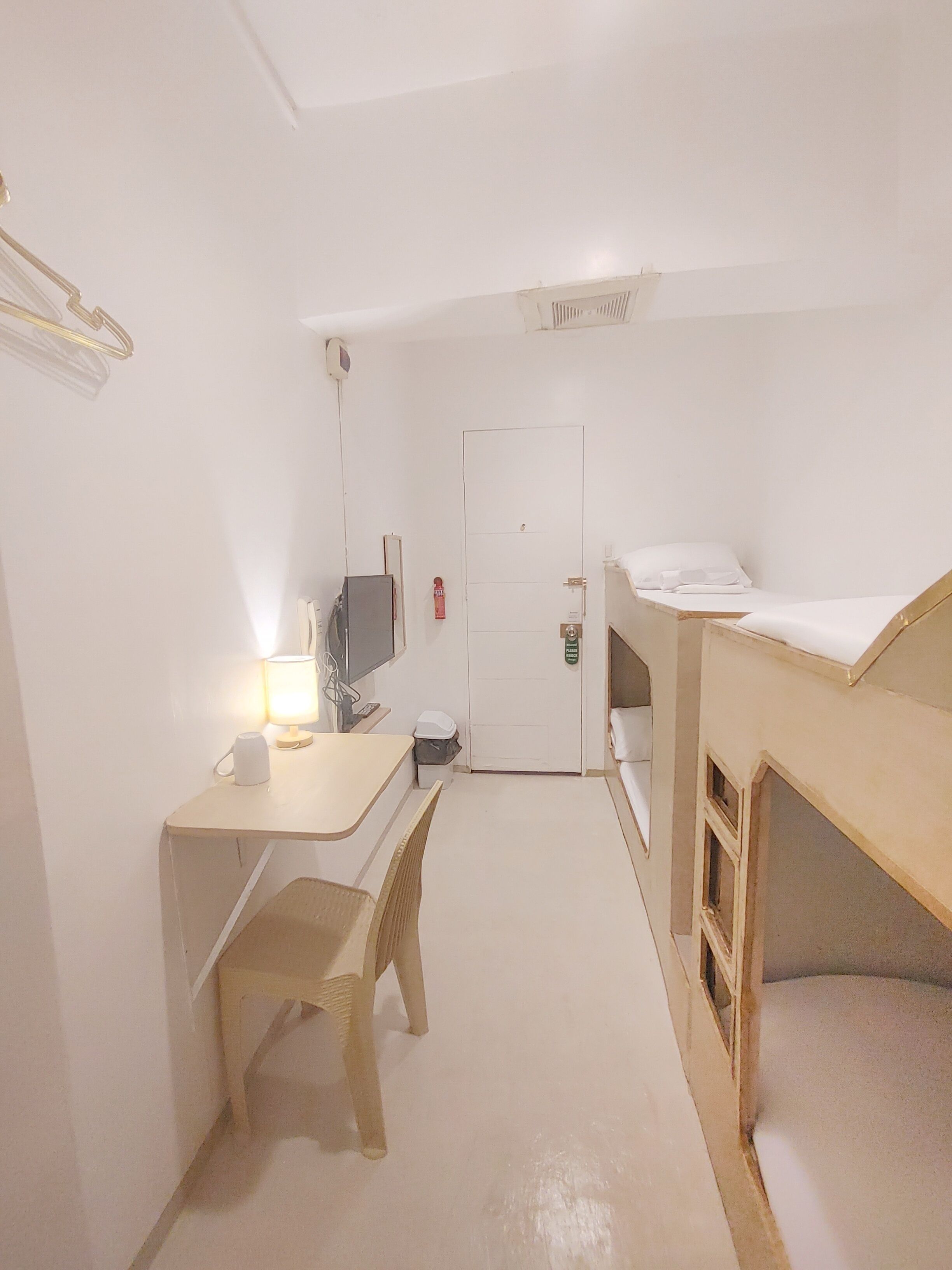 ベーシック ルーム | 客室ごとに異なる装飾、客室ごとに異なるインテリア、WiFi (無料)、ベッドシーツ