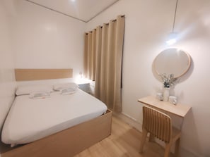 베이직 더블룸 | 각각 다른 스타일의 인테리어, 각각 다르게 가구 비치, 무료 WiFi, 침대 시트