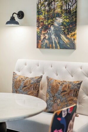 Dining - Bright Oak at the Village:  Luxe Townhome Near NCSU and Downtown (Raleigh)