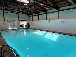 Pool - Cozy 2-bedroom condo right on the Stowe Mountain Ski Shuttle! (Stowe)