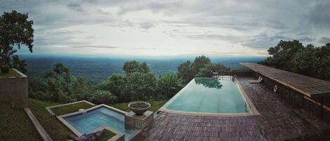Bañera, artículos de tocador gratuitos, toallas, jabón