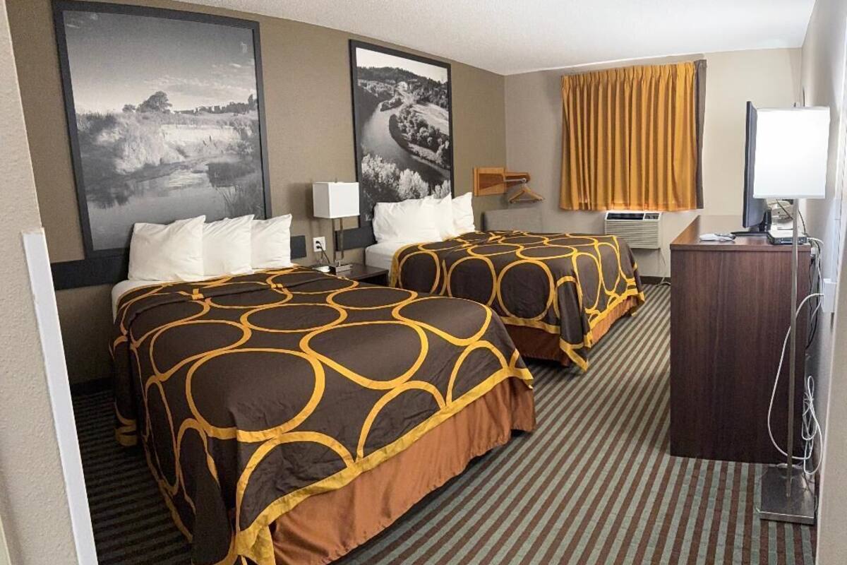 Double Room, Mobility Accessible | Soundproofing, iron/ironing board, free WiFi