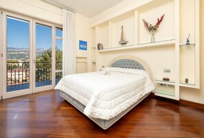 3 chambres, fer et planche à repasser, lit parapluie, Wi-Fi gratuit