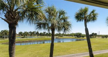 Seasonal Rental-55+ 2-bedroom condo with AC in Vero Beach