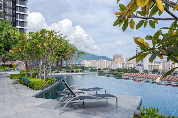 Açık yüzme havuzu