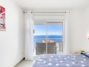 Room - Belleza II by Interhome (Roses)