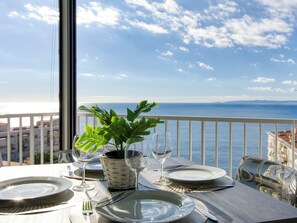 Dining - Belleza II by Interhome (Roses)