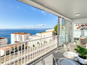 Interior - Belleza II by Interhome (Roses)