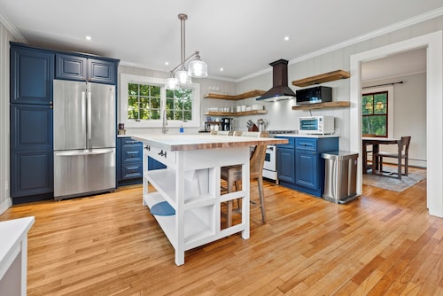 Peaceful Riverview Retreat - 1 mi to Dartmouth College - 4-bd -3ba