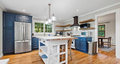 Peaceful Riverview Retreat - 1 mi to Dartmouth College - 4-bd -3ba