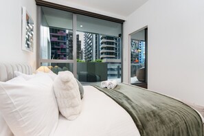 3 bedrooms, iron/ironing board, WiFi, bed sheets