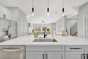 Deluxe Apartment, 4 Bedrooms, Balcony | Private kitchen - Townhome South Tampa (Tampa)