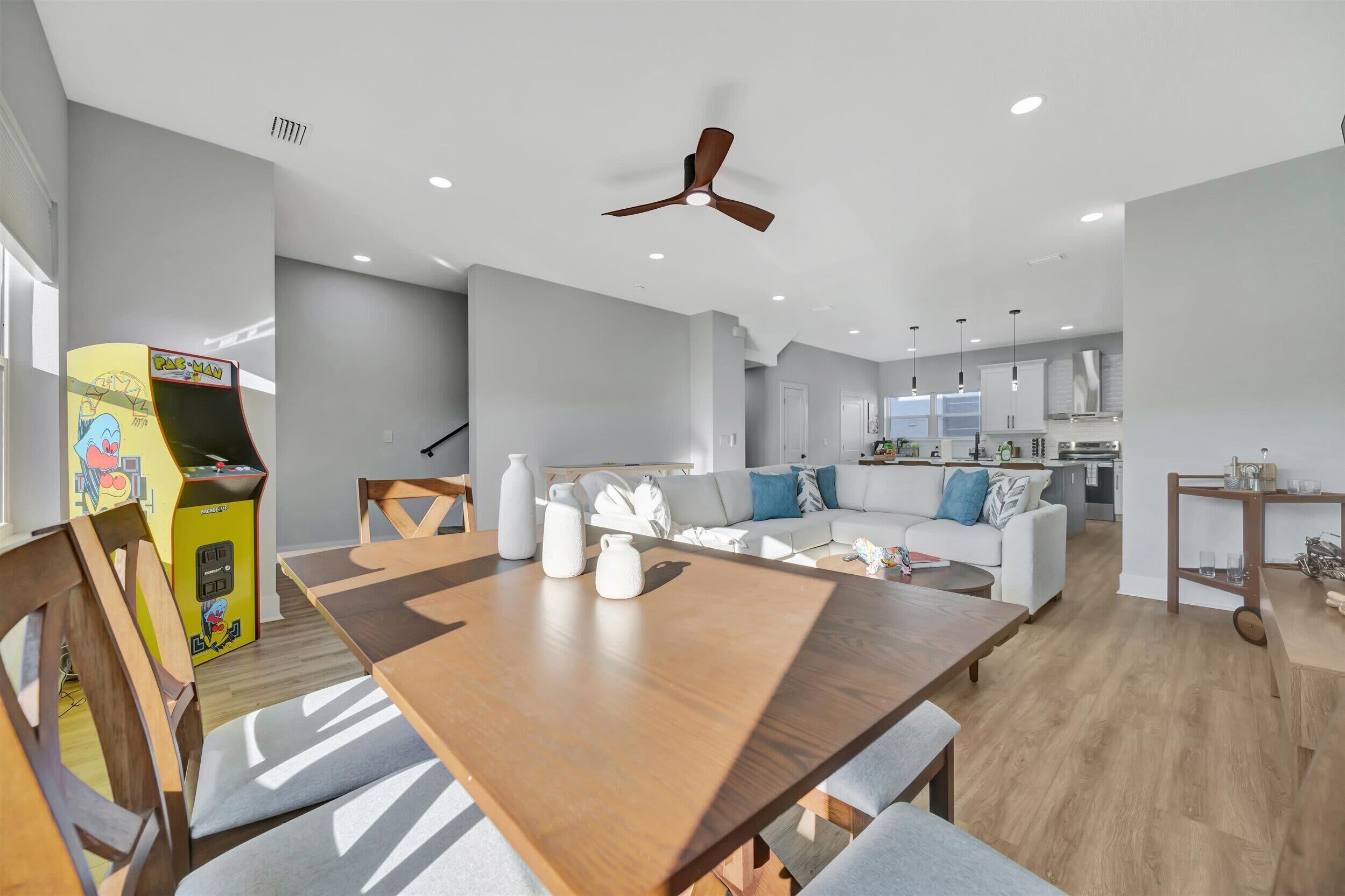 Deluxe Apartment, 4 Bedrooms, Balcony | Living area