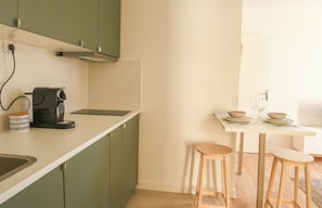 Coffee/tea maker, fridge, microwave, toaster
