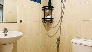 Shower, jetted tub, hair dryer, bidet