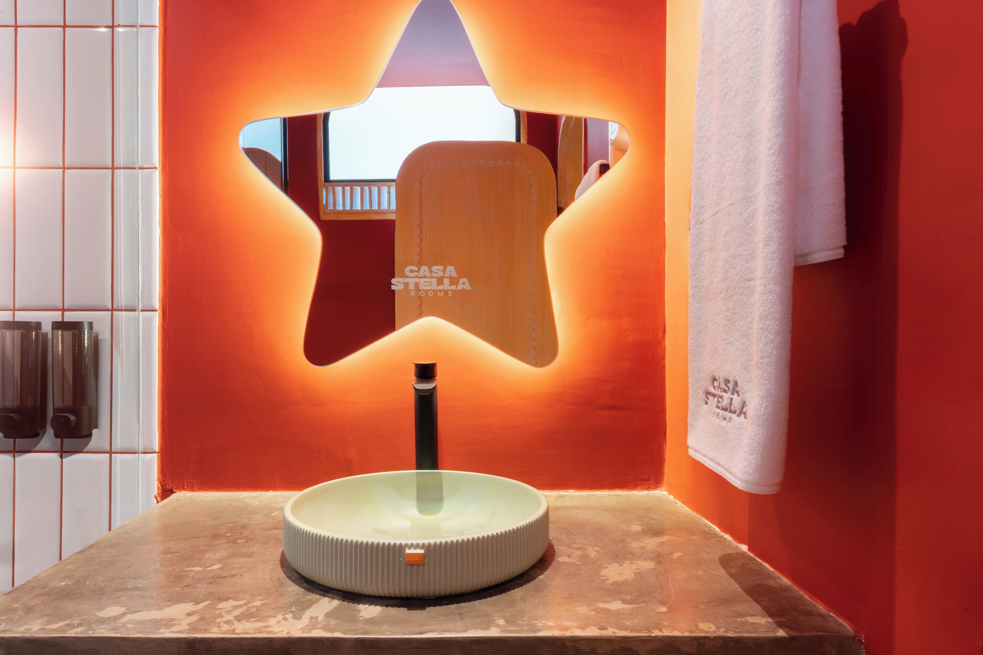 Phòng 3 Superior, phòng tắm riêng | Phòng tắm | Buồng tắm vòi sen, vòi sen phun mưa, khăn tắm, xà phòng 