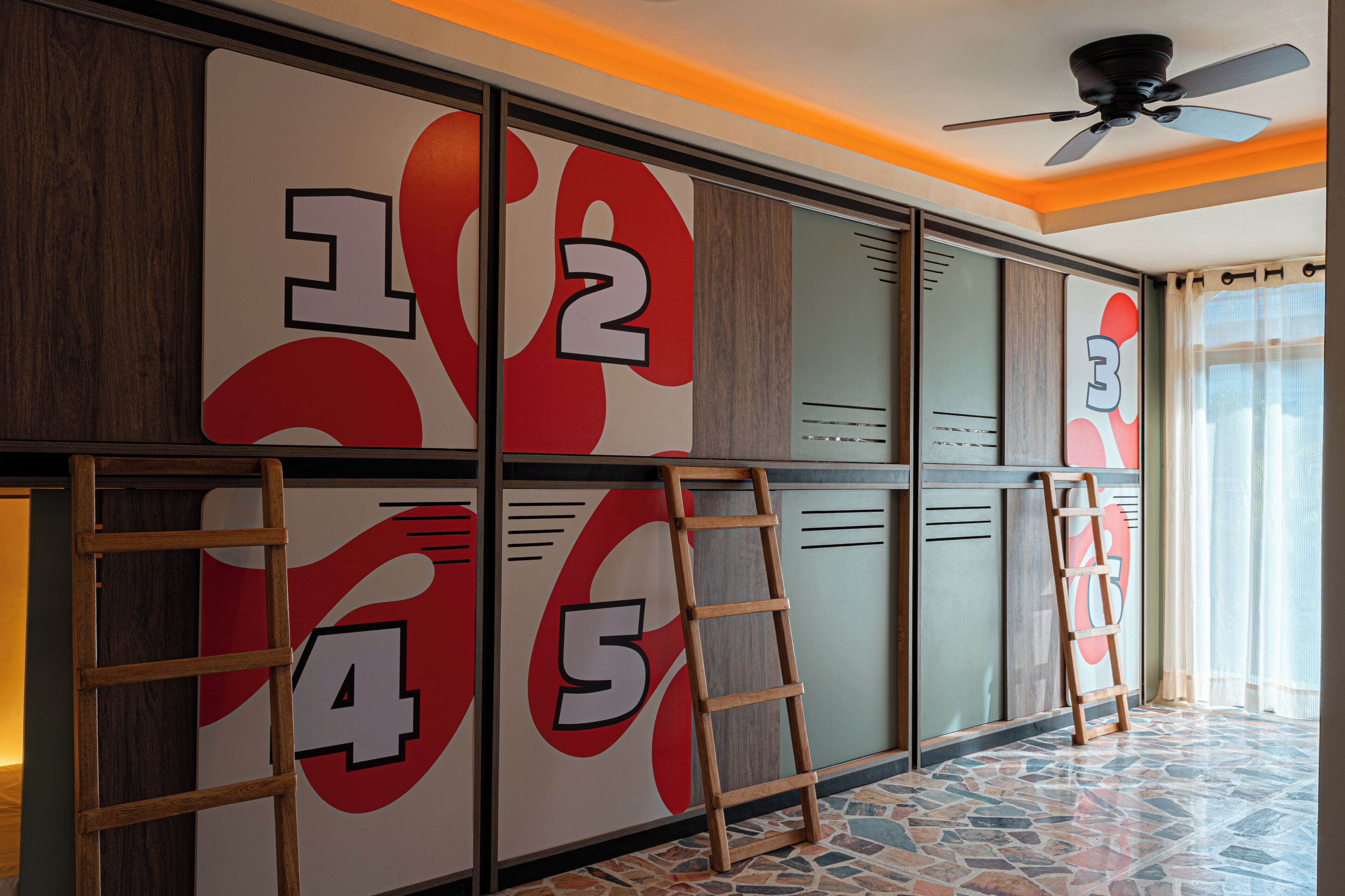 Slaapzaal | Luxe beddengoed, een kluis op de kamer, verduisterende gordijnen