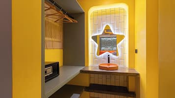 Superior Quadruple Room, Private Bathroom | Bathroom | Shower, rainfall showerhead, towels, soap