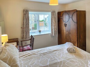 3 bedrooms, free WiFi - 3 bedroom accommodation in Osmotherley, near Brompton (Osmotherley, near Brompton)