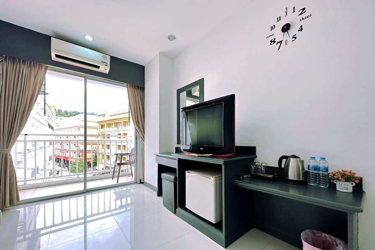 32-inch flat-screen TV with digital channels