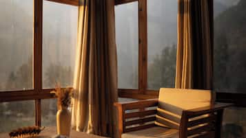 Premium trippelrum - rökare - utsikt mot bergen | Interiör